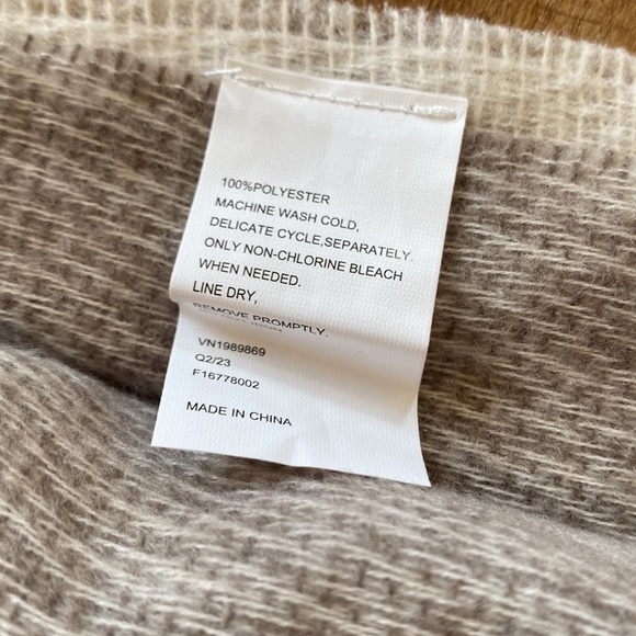 Plaid scarf/shawl - Picture 2 of 3